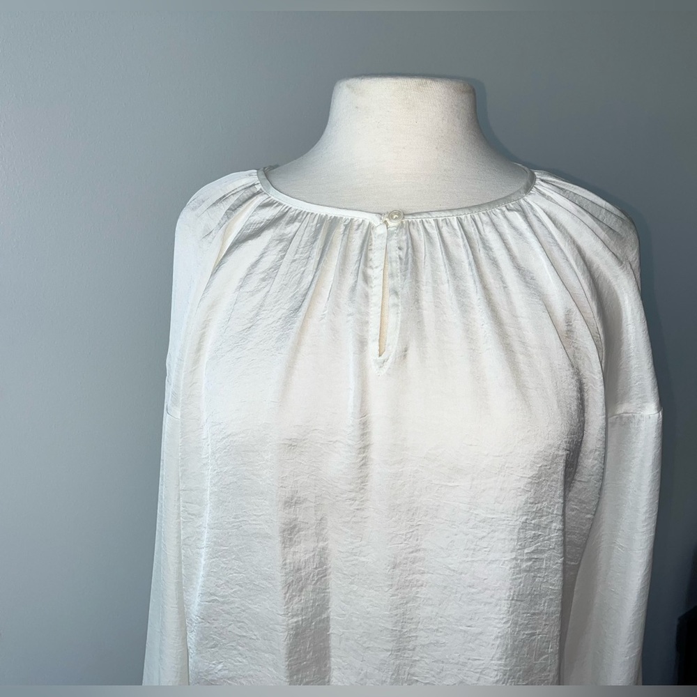 NWT Vince Camuto M Ivory Blouse keyhole round neck Long Sleeve silky Peasant Top